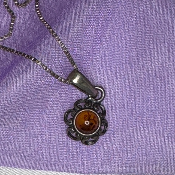 Vintage Silver Necklace with Amber Gemstone Pendant - Picture 5 of 5